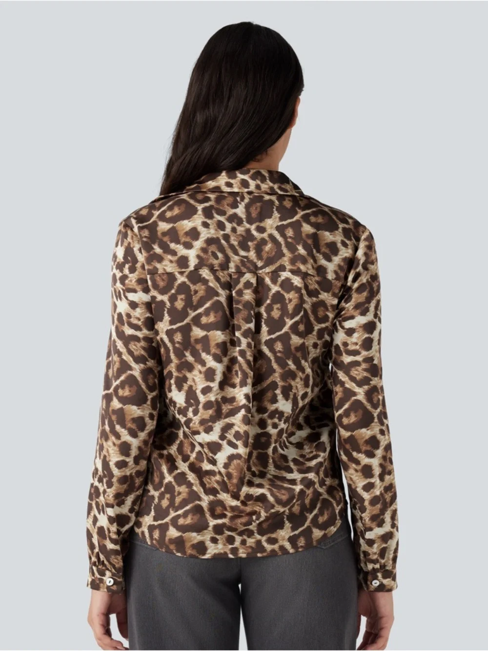 Leopard Print Button Down Shirt Long Sleeve Collared Casual Blouse NWT Small - Picture 2 of 8